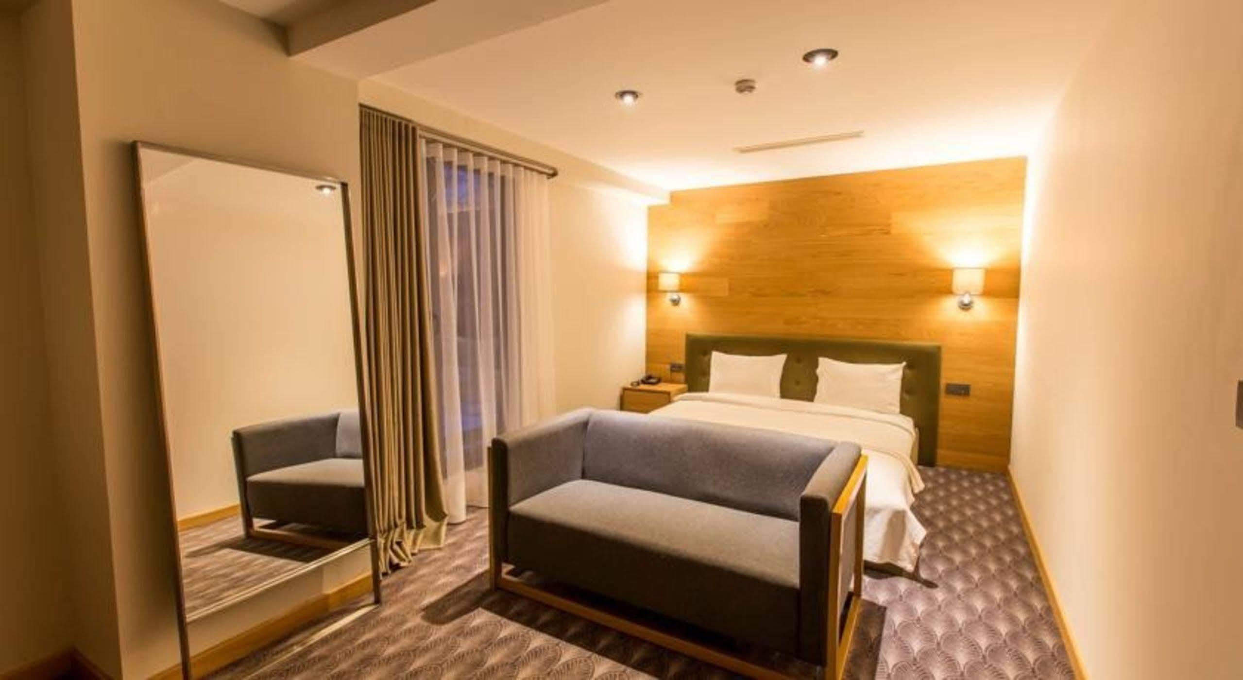 อะบันท์ โลตัส โอเทล Hotel โบลู ภายนอก รูปภาพ