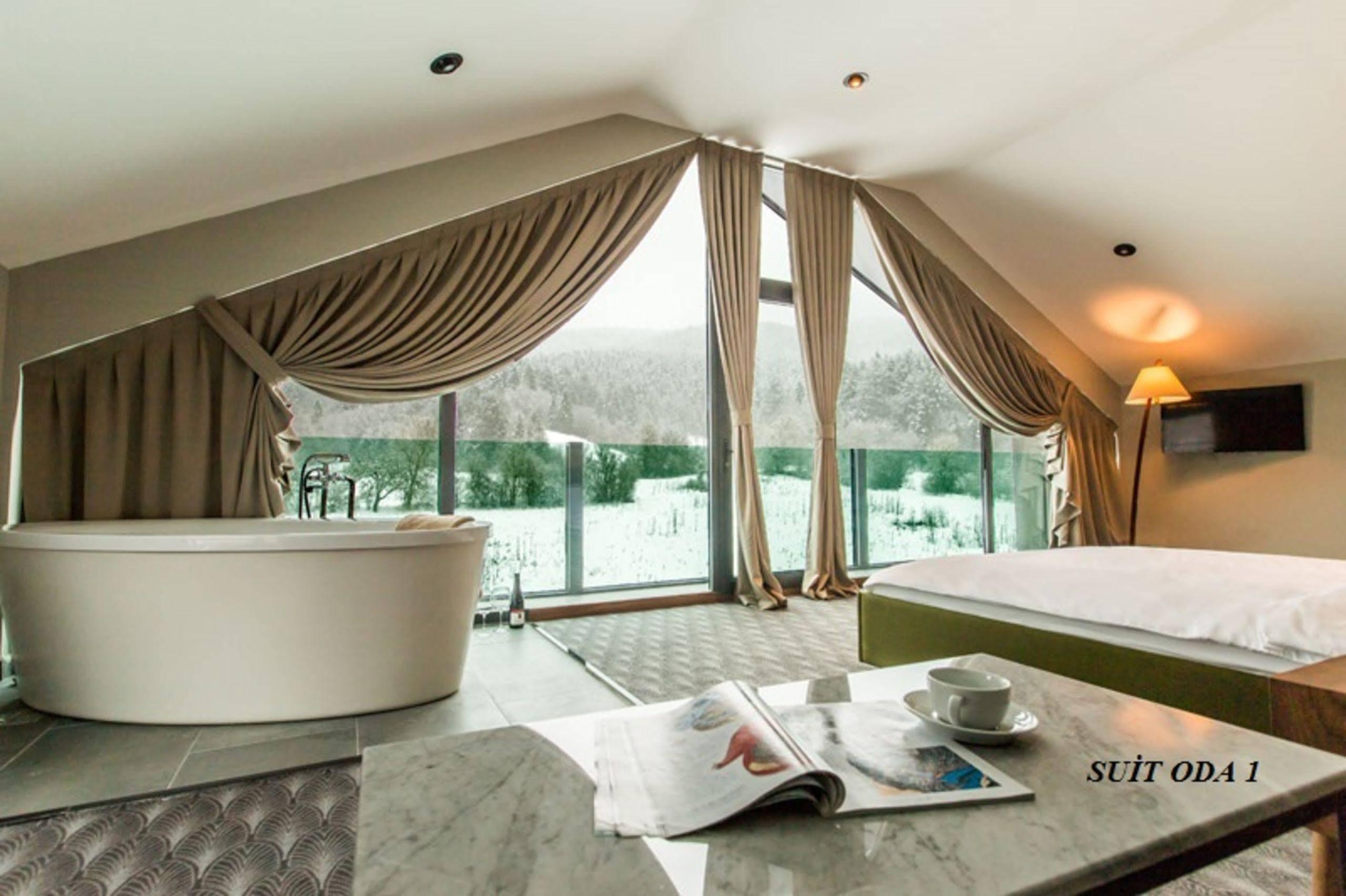 อะบันท์ โลตัส โอเทล Hotel โบลู ภายนอก รูปภาพ