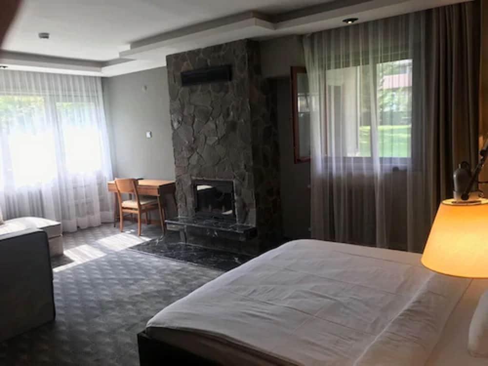 อะบันท์ โลตัส โอเทล Hotel โบลู ภายนอก รูปภาพ
